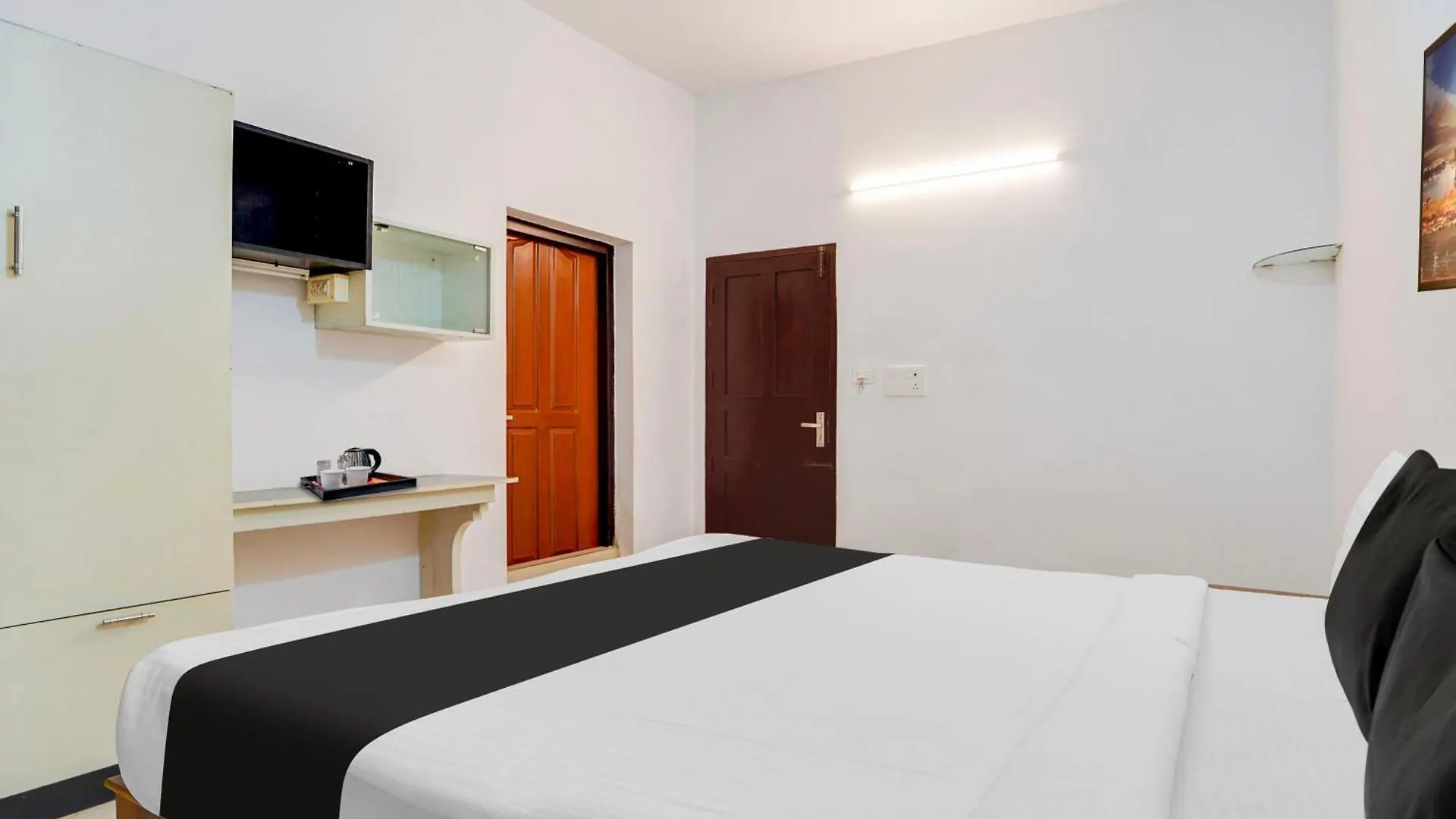 Super Hotel O Vazhakkala Kochi 3*,
