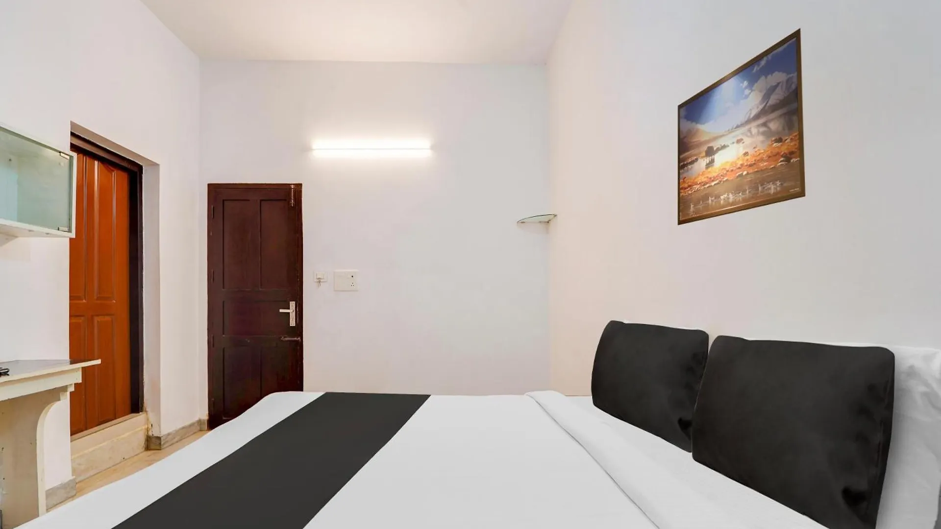 Super Hotel O Vazhakkala Kochi