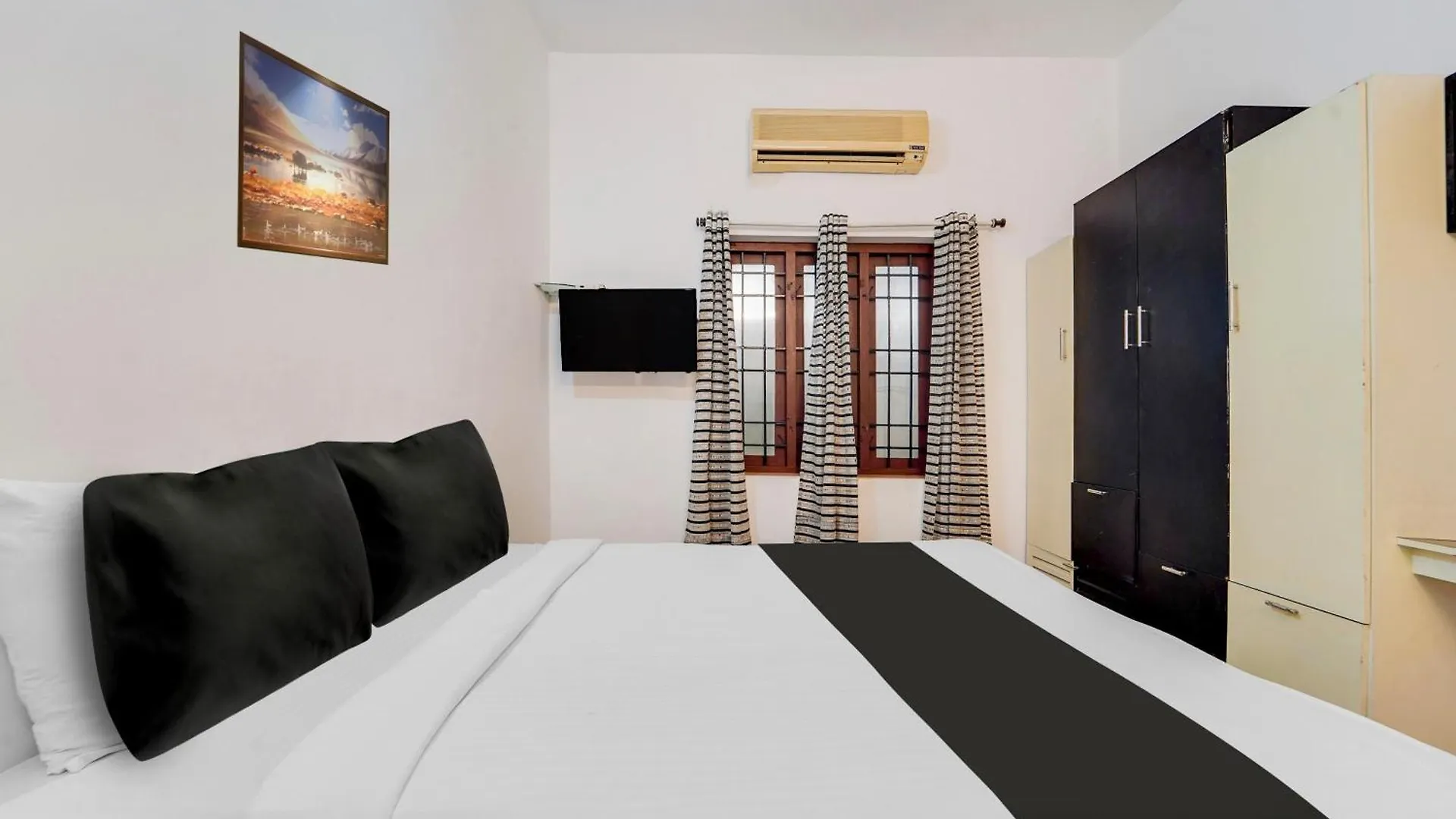 Super Hotel O Vazhakkala Kochi