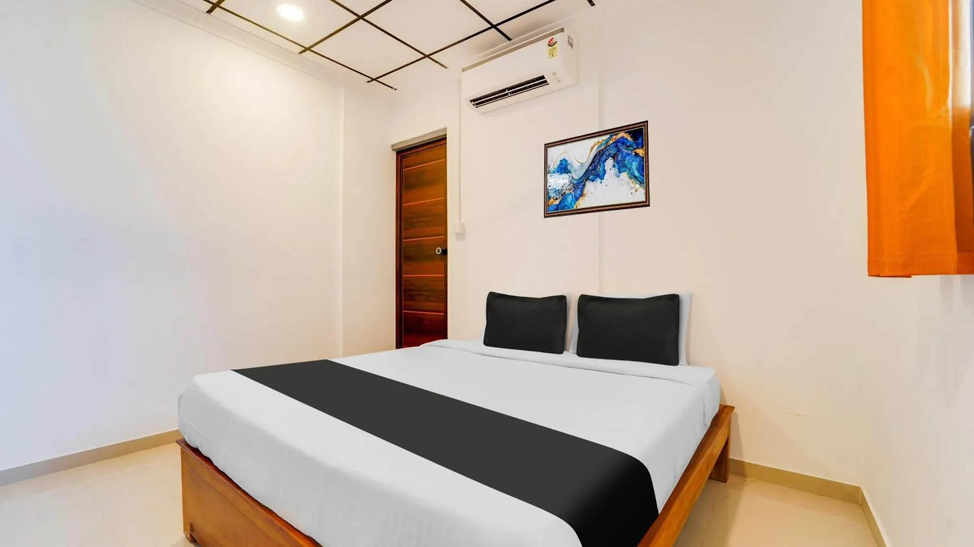 Super Hotel O Vazhakkala contacts